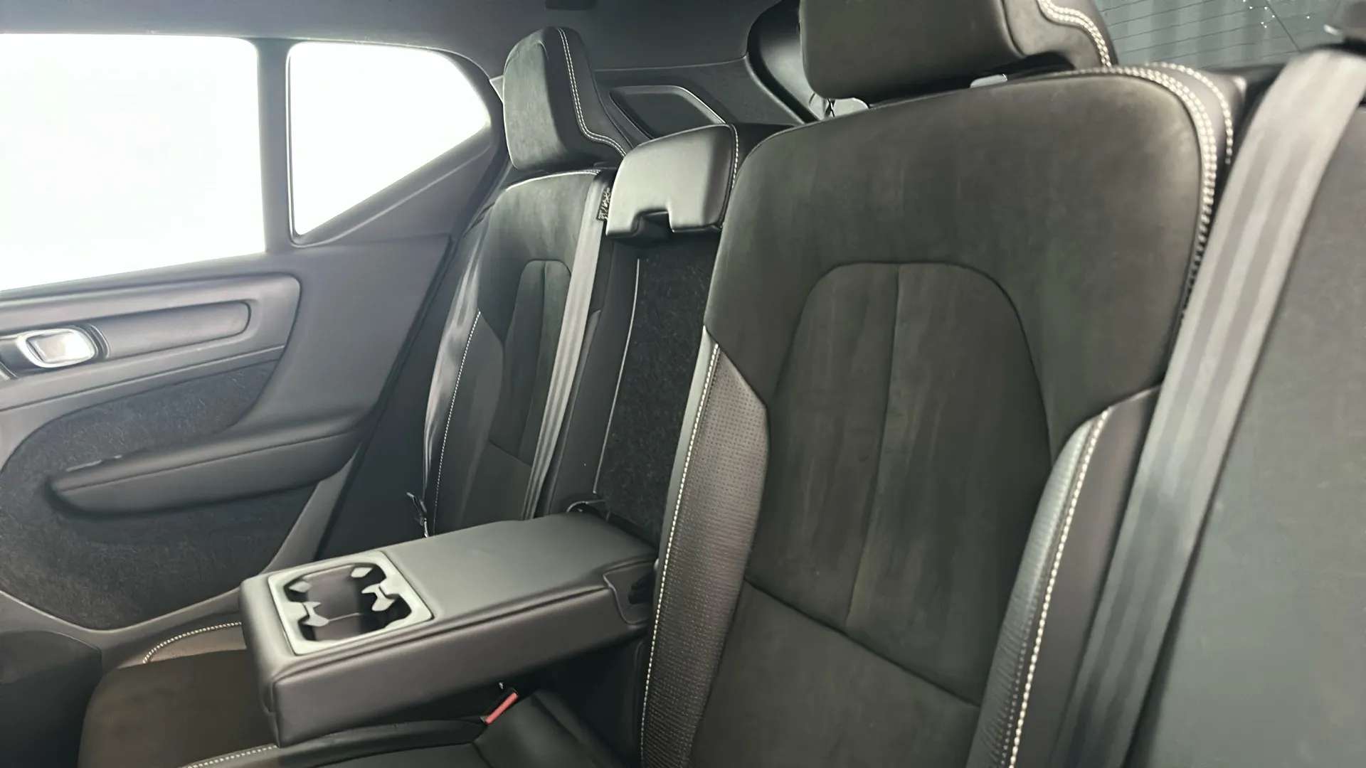 2020 VOLVO XC40 2020 VOLVO XC40