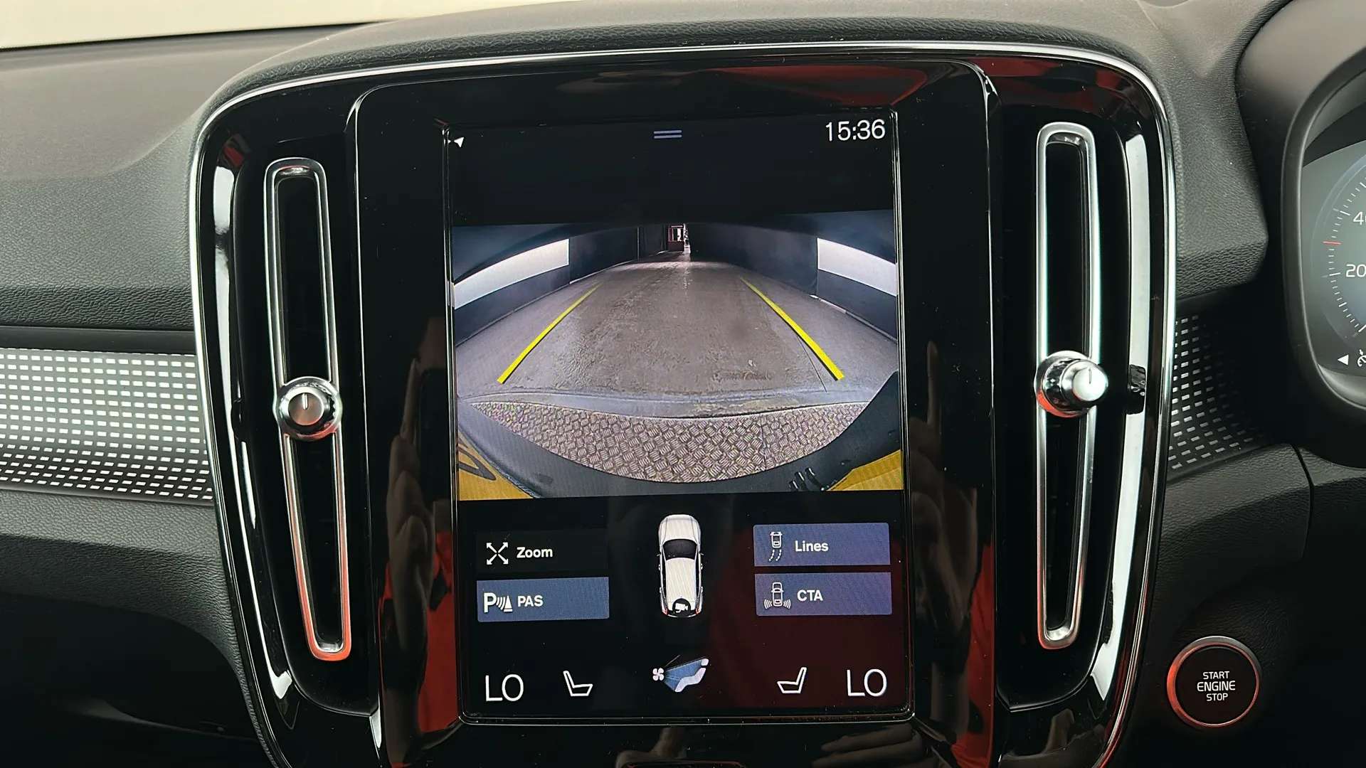 2020 VOLVO XC40 2020 VOLVO XC40