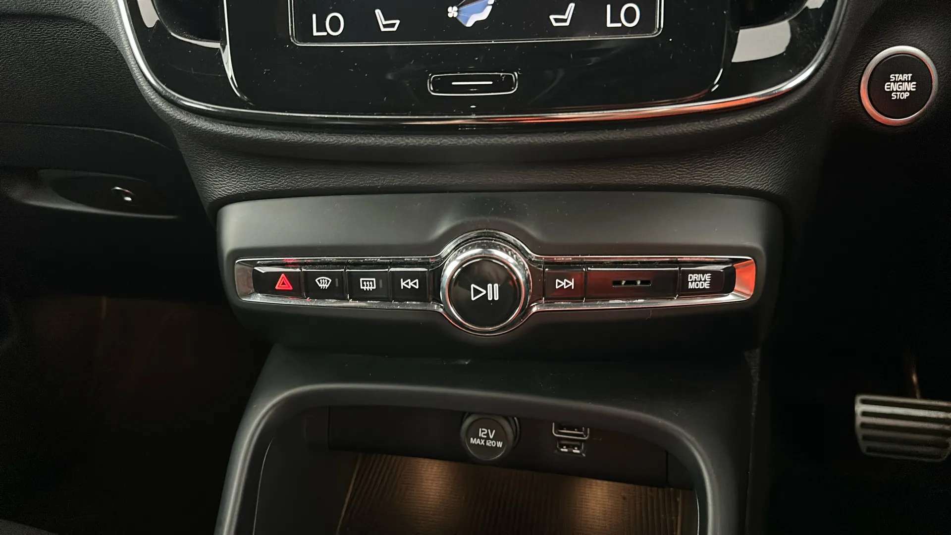 2020 VOLVO XC40 2020 VOLVO XC40