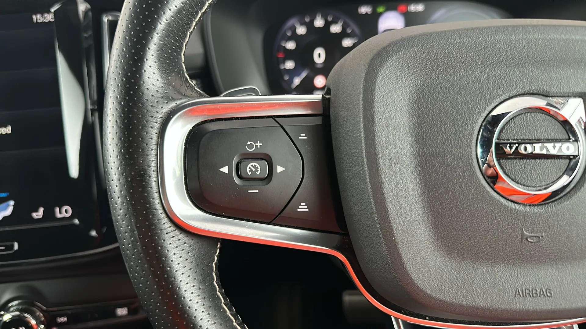 2020 VOLVO XC40 2020 VOLVO XC40