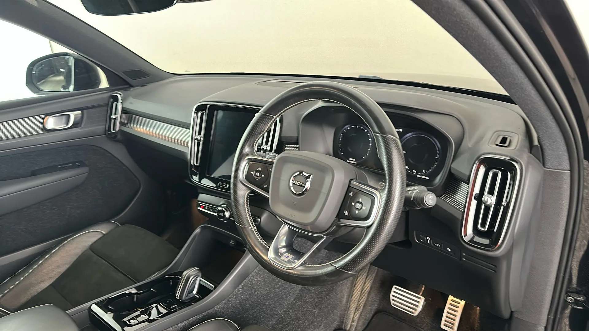 2020 VOLVO XC40 2020 VOLVO XC40