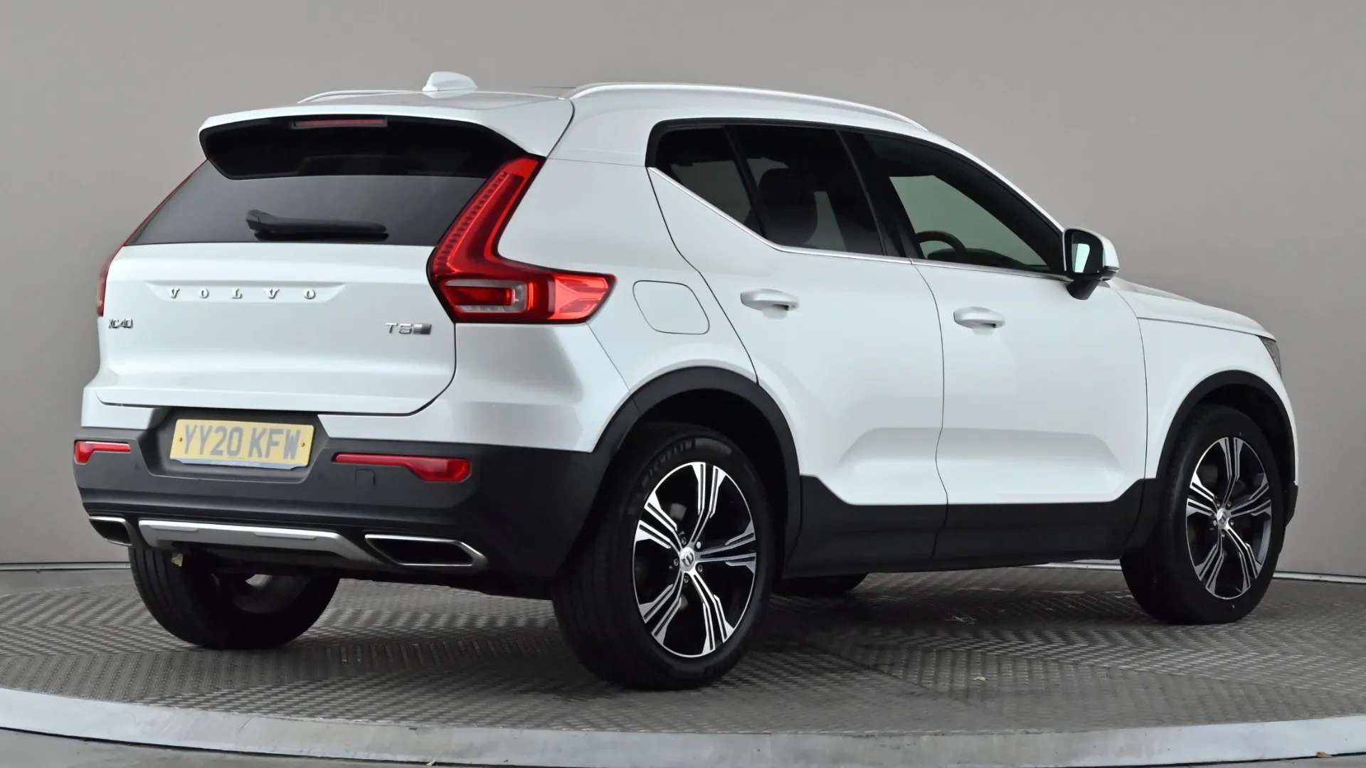 2020 VOLVO XC40 2020 VOLVO XC40