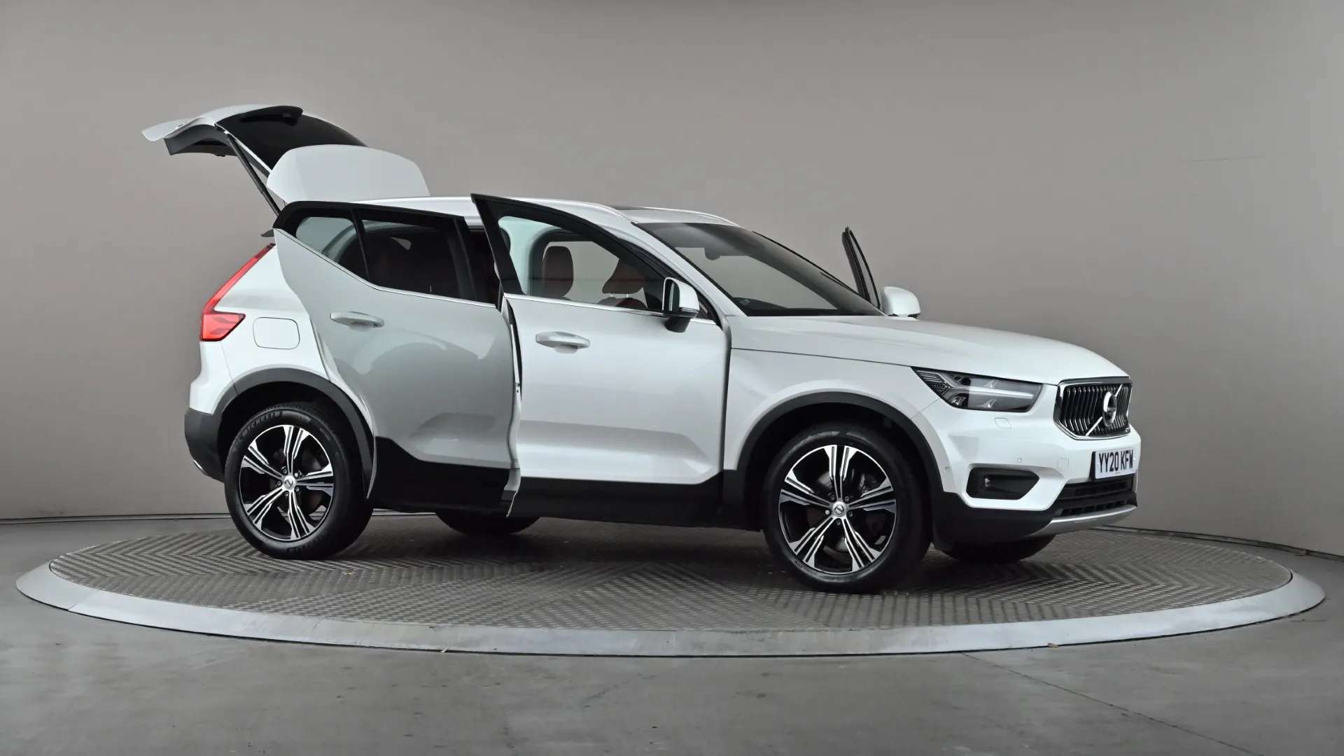 2020 VOLVO XC40 2020 VOLVO XC40
