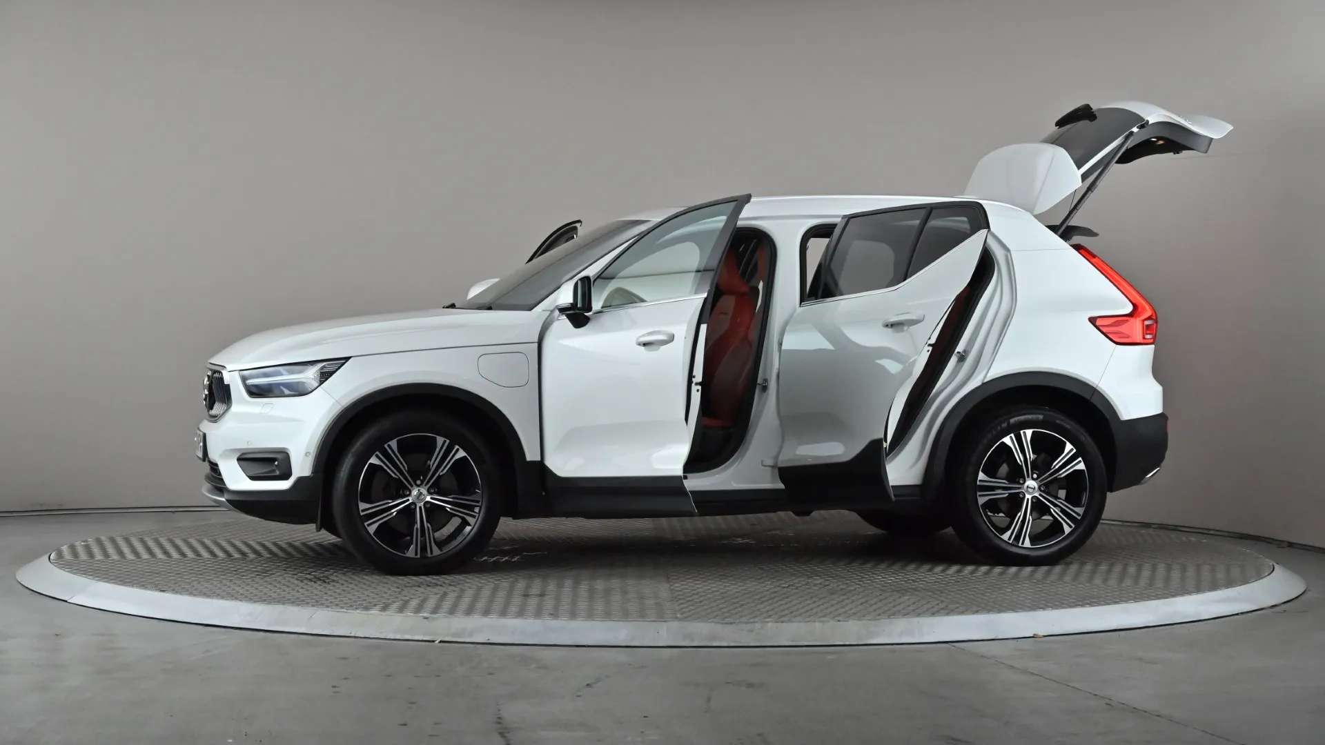 2020 VOLVO XC40 2020 VOLVO XC40