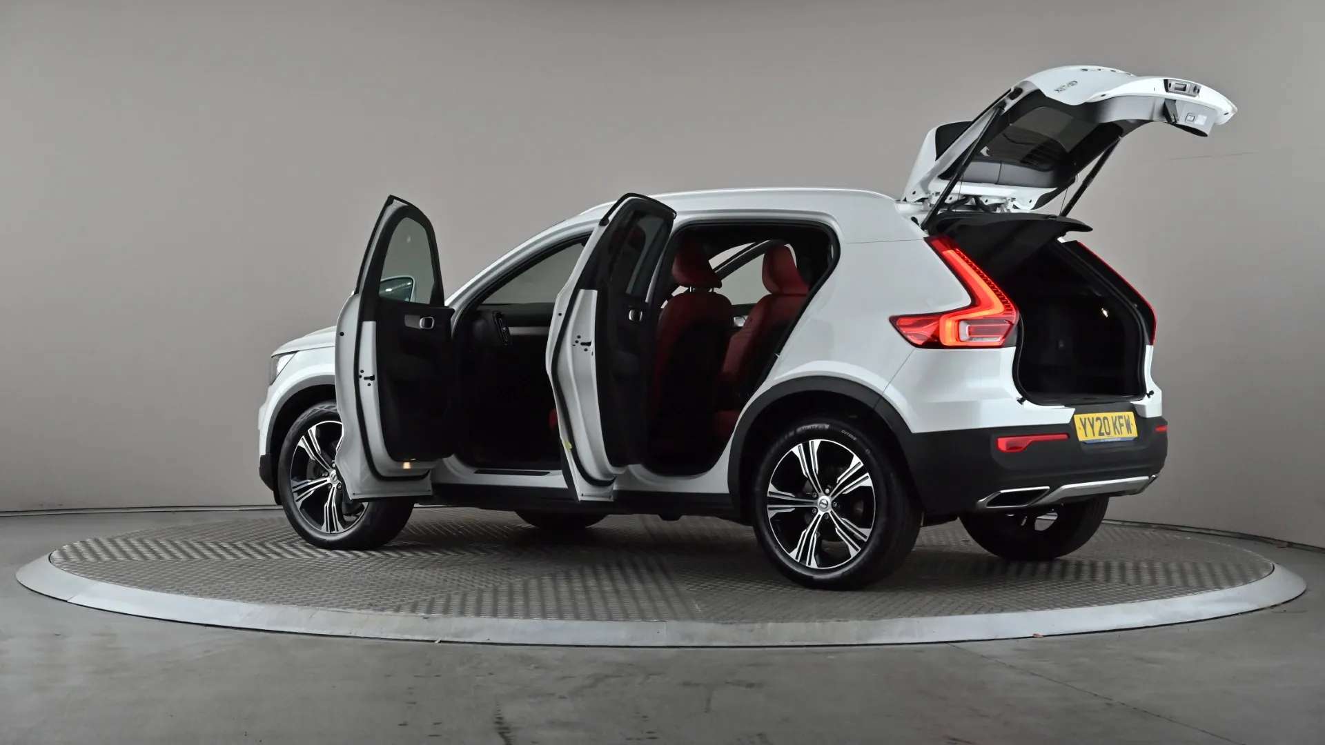 2020 VOLVO XC40 2020 VOLVO XC40