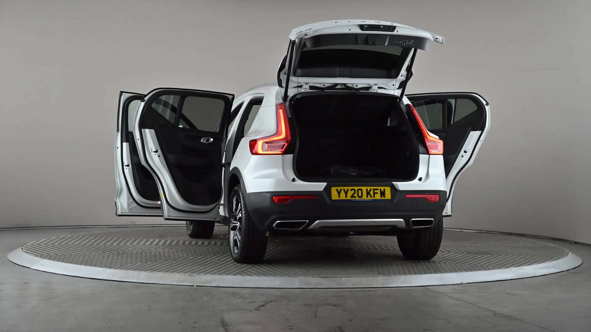 2020 VOLVO XC40 2020 VOLVO XC40