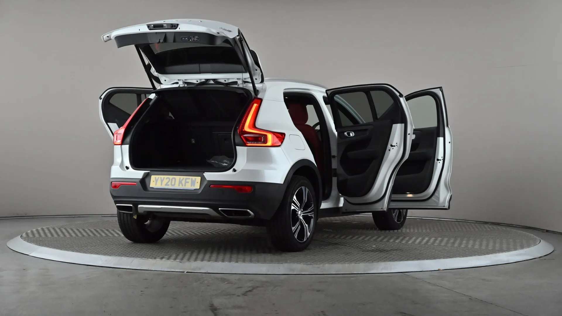 2020 VOLVO XC40 2020 VOLVO XC40