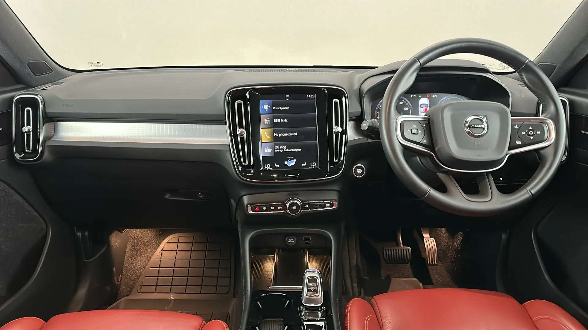 2020 VOLVO XC40 2020 VOLVO XC40