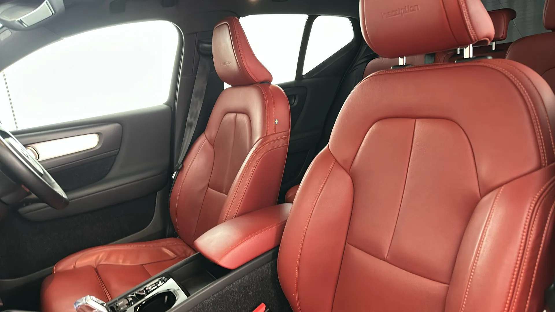 2020 VOLVO XC40 2020 VOLVO XC40