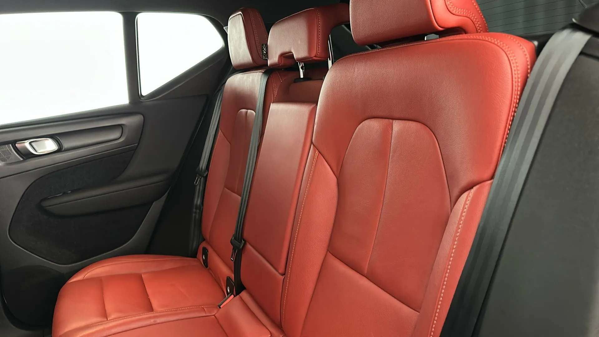 2020 VOLVO XC40 2020 VOLVO XC40