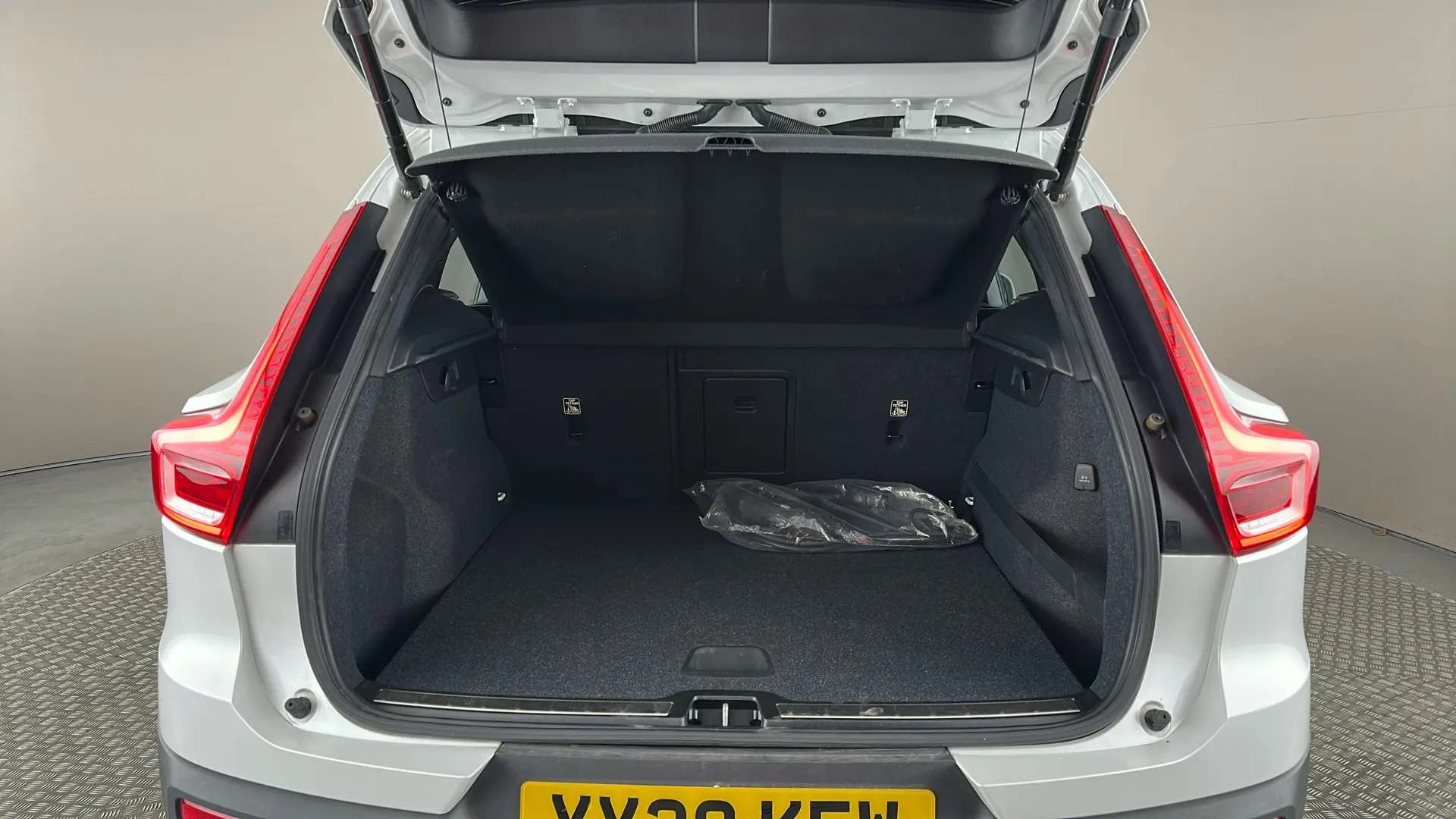 2020 VOLVO XC40 2020 VOLVO XC40