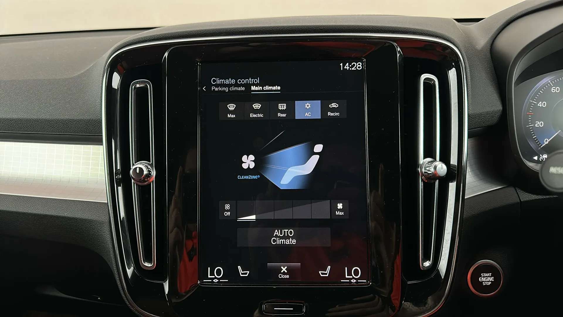 2020 VOLVO XC40 2020 VOLVO XC40