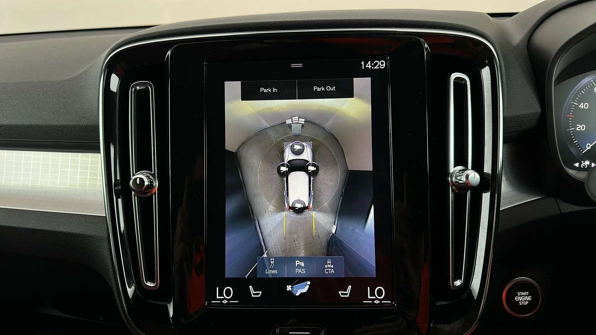 2020 VOLVO XC40 2020 VOLVO XC40