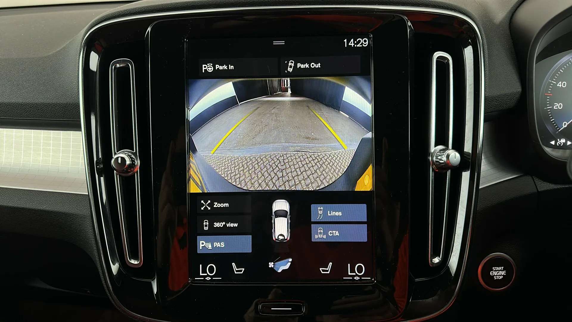 2020 VOLVO XC40 2020 VOLVO XC40