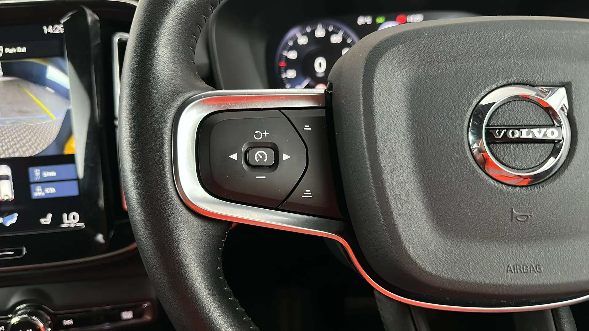 2020 VOLVO XC40 2020 VOLVO XC40