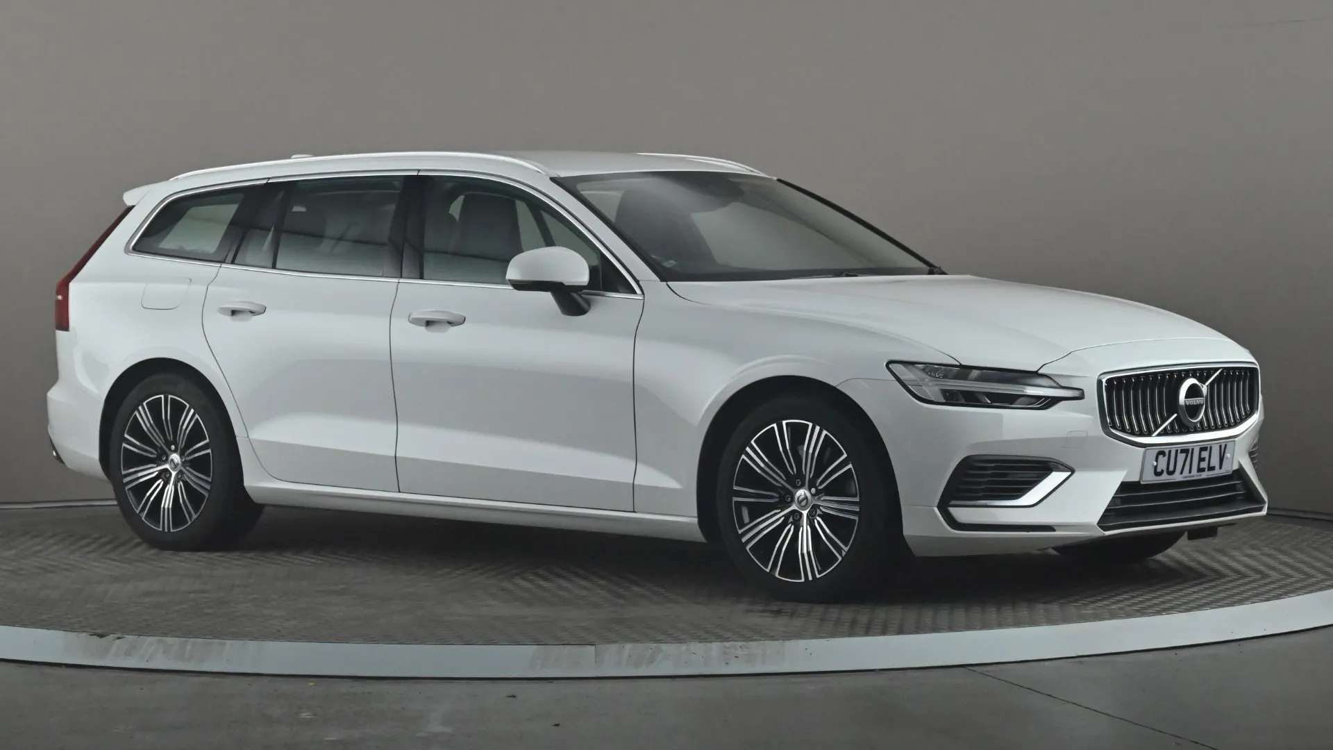 A 2021 VOLVO V60 2.0 T6 Recharge PHEV Inscription AWD Auto A 2021 VOLVO V60 2.0 T6 Recharge PHEV Inscription AWD Auto