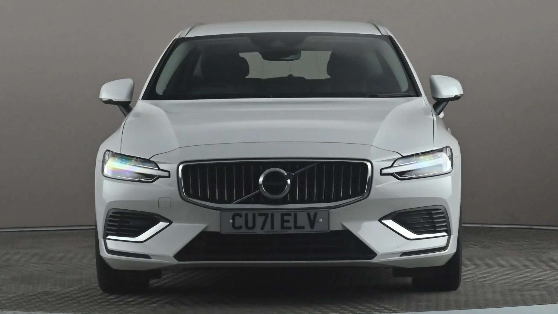 A 2021 VOLVO V60 2.0 T6 Recharge PHEV Inscription AWD Auto A 2021 VOLVO V60 2.0 T6 Recharge PHEV Inscription AWD Auto