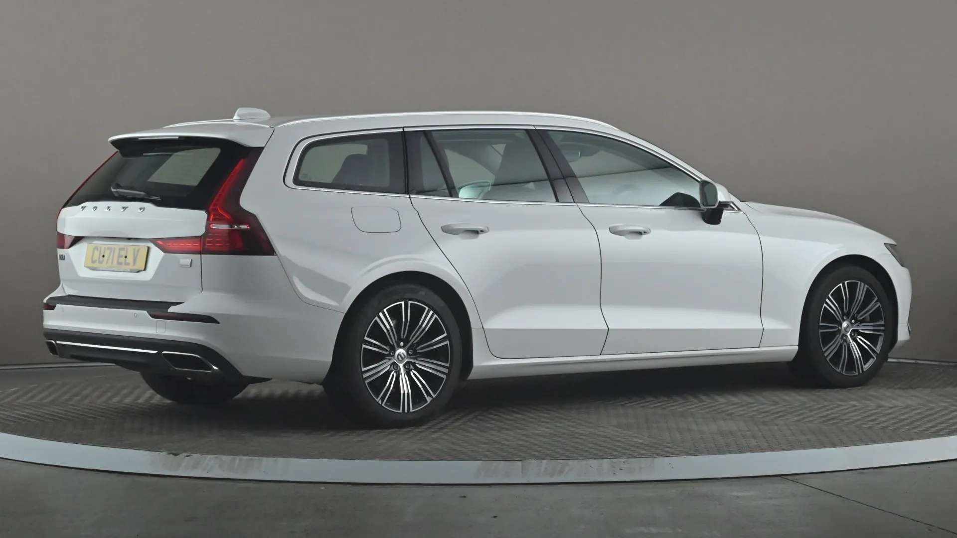2021 VOLVO V60 2021 VOLVO V60