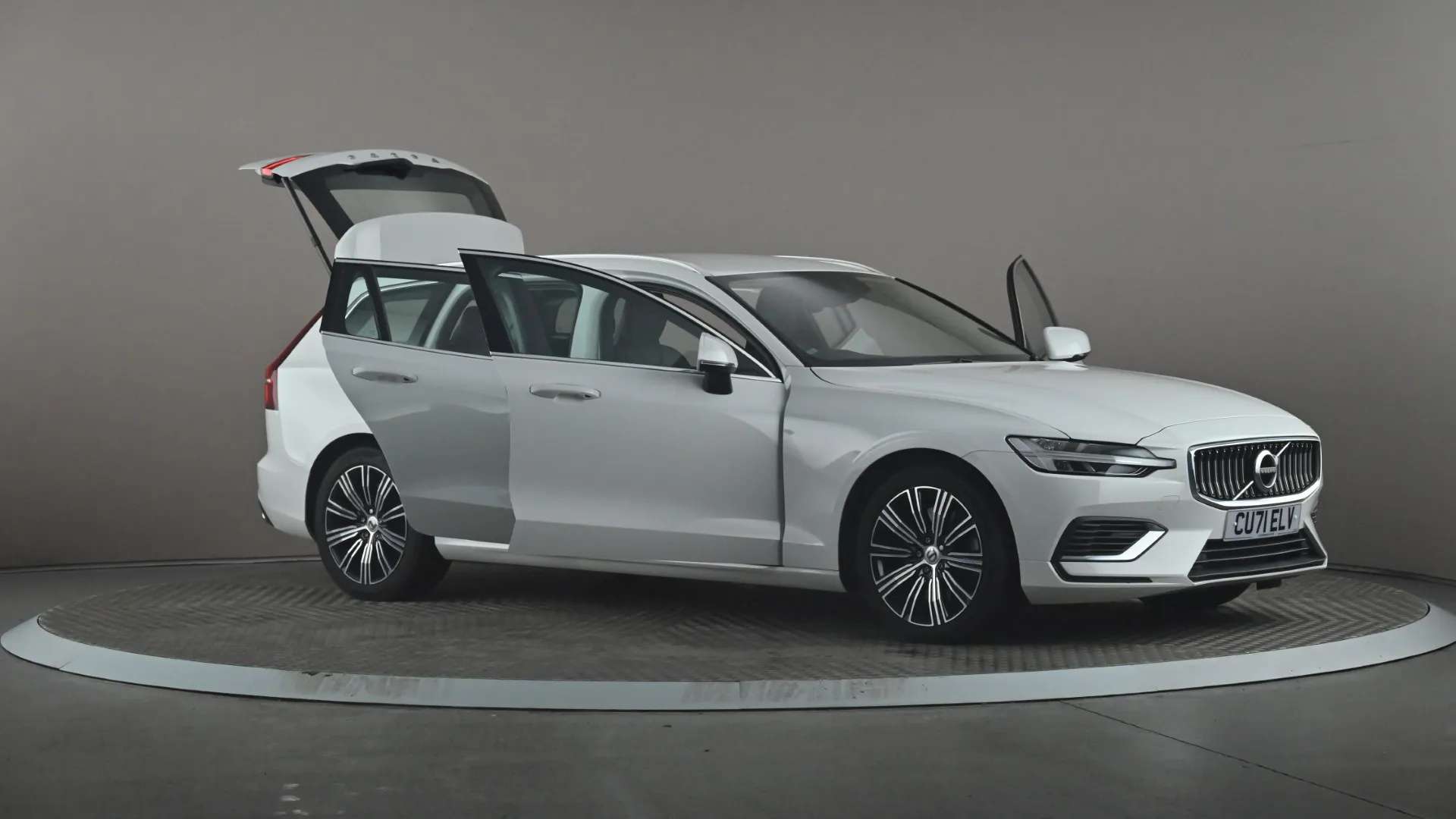 2021 VOLVO V60 2021 VOLVO V60