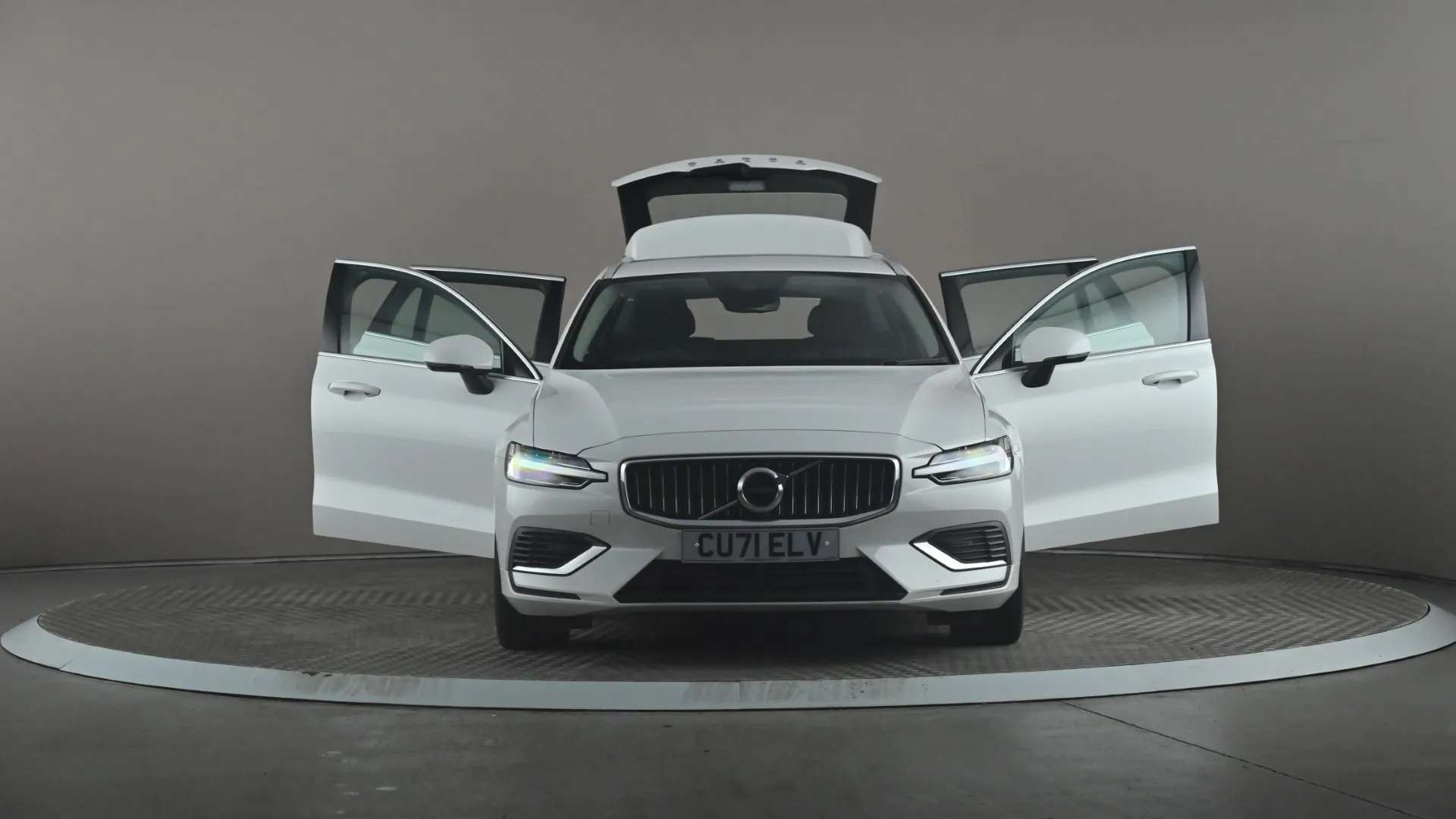 2021 VOLVO V60 2021 VOLVO V60