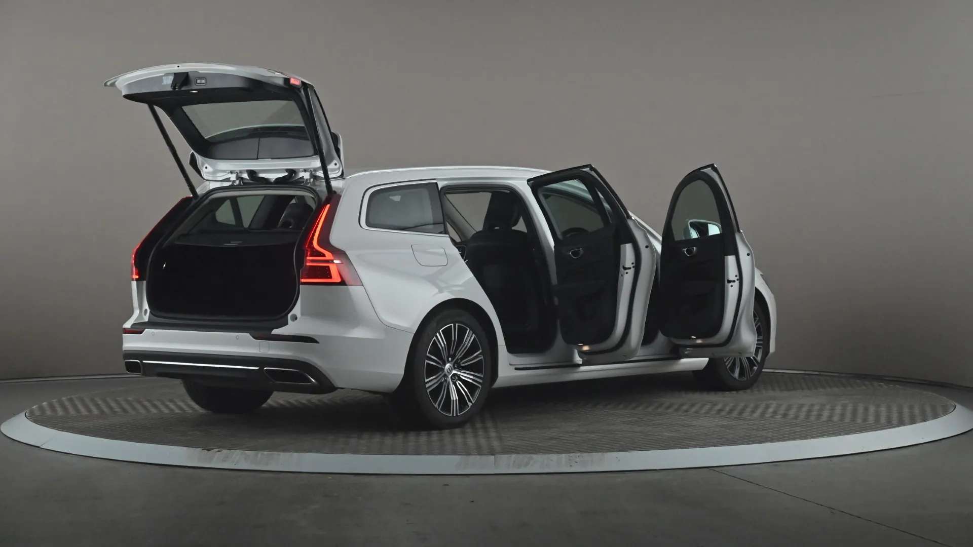 2021 VOLVO V60 2021 VOLVO V60