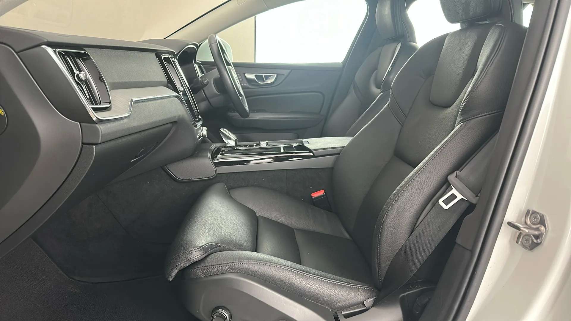 2021 VOLVO V60 2021 VOLVO V60