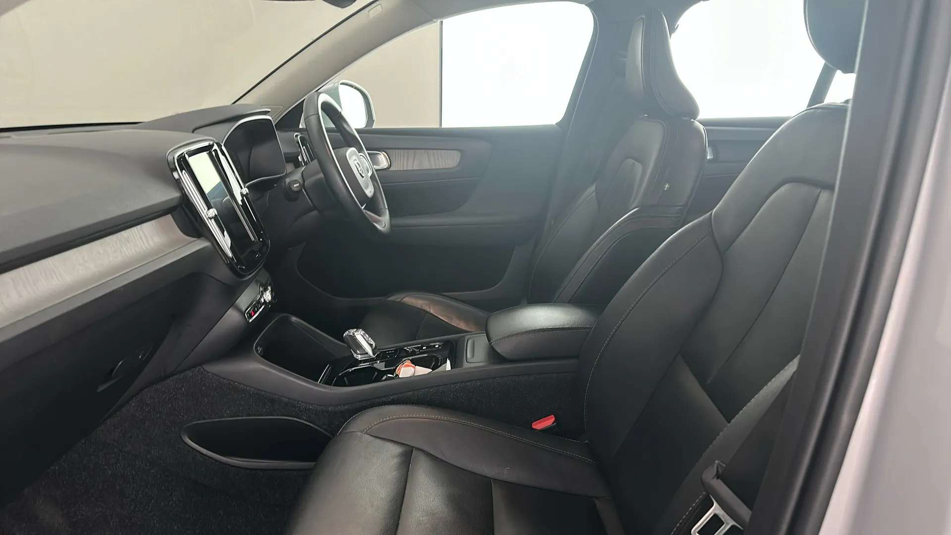 2020 VOLVO XC40 2020 VOLVO XC40