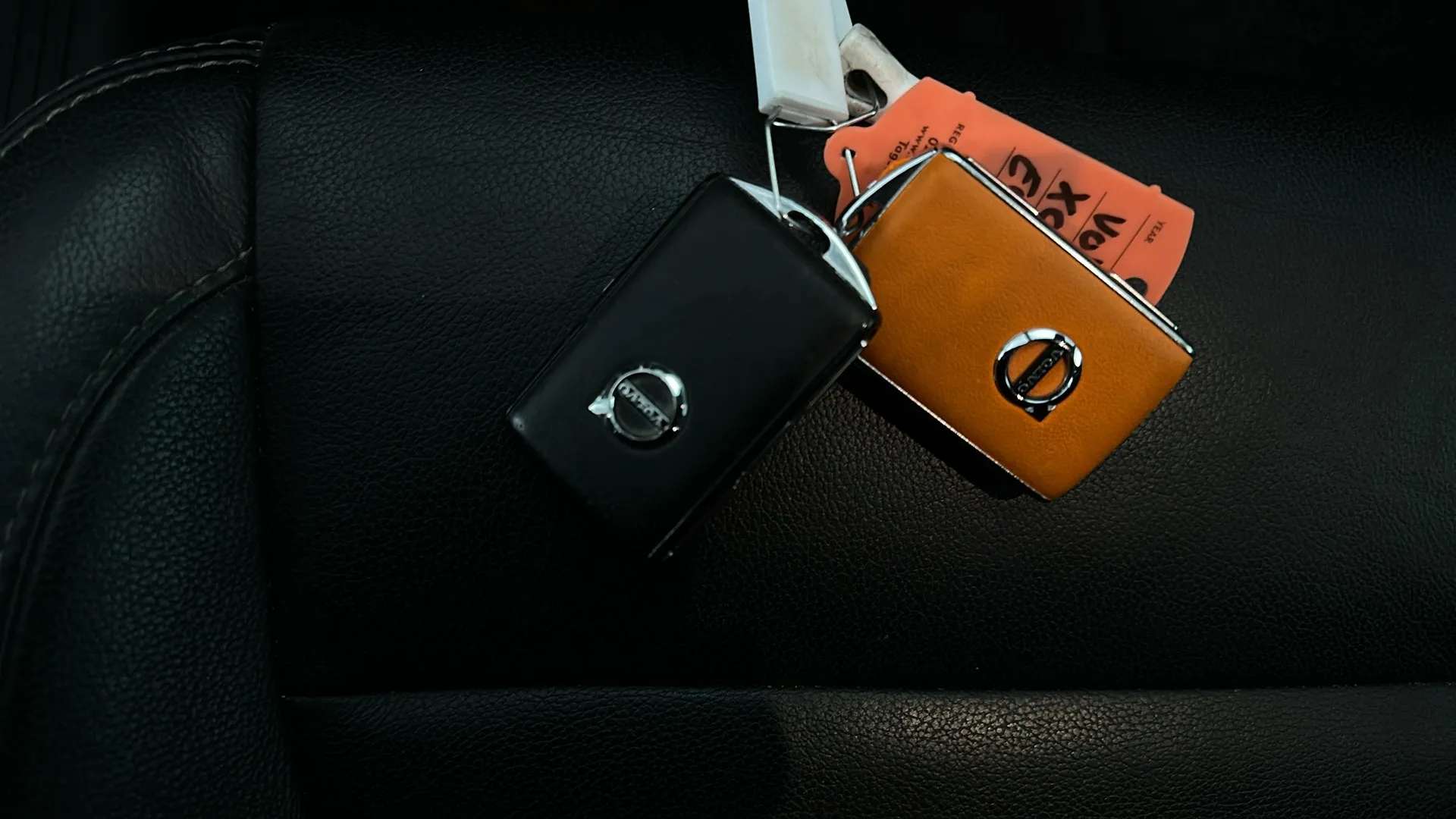 2020 VOLVO XC40 2020 VOLVO XC40