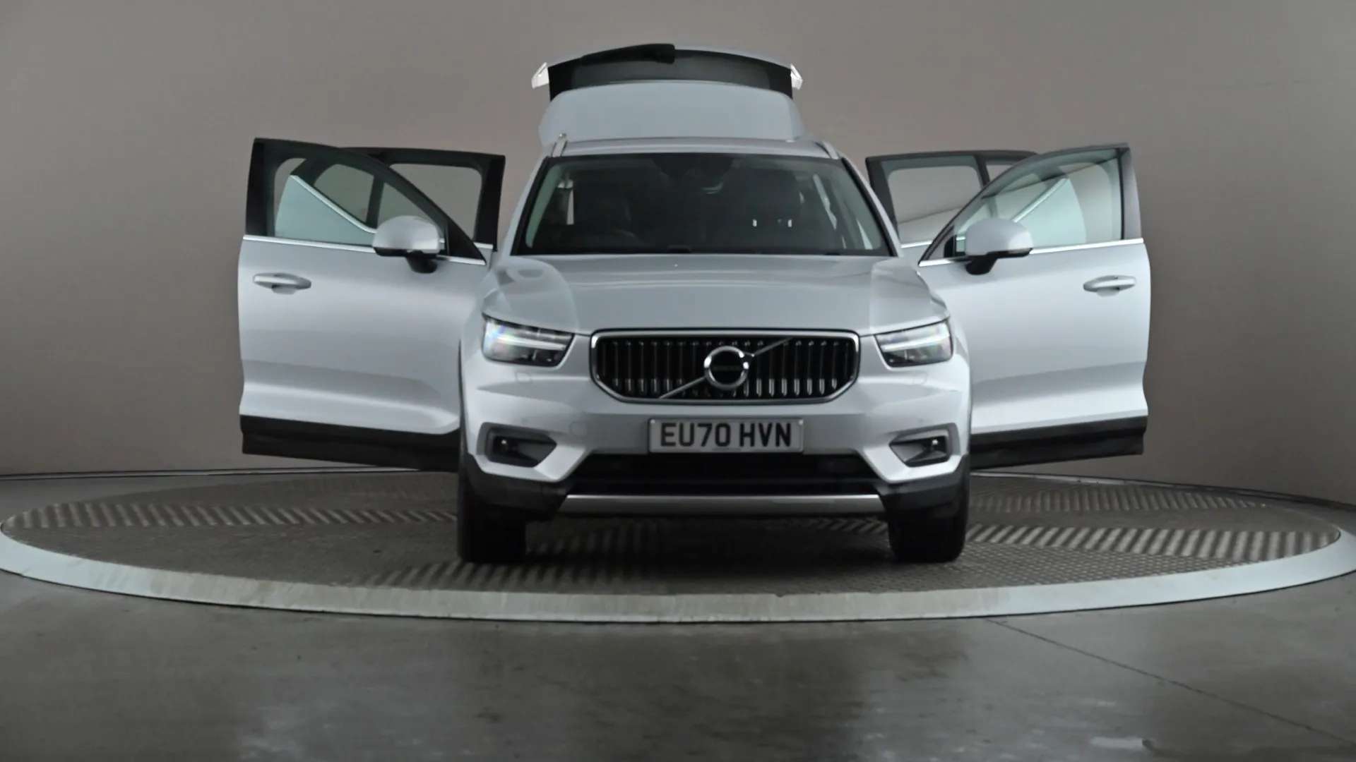 2020 VOLVO XC40 2020 VOLVO XC40