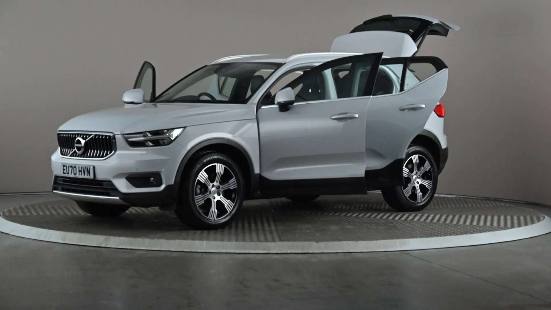 2020 VOLVO XC40 2020 VOLVO XC40