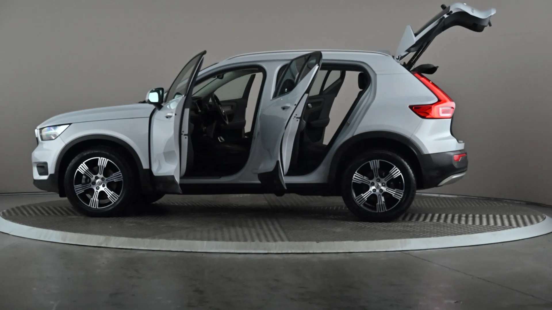 2020 VOLVO XC40 2020 VOLVO XC40