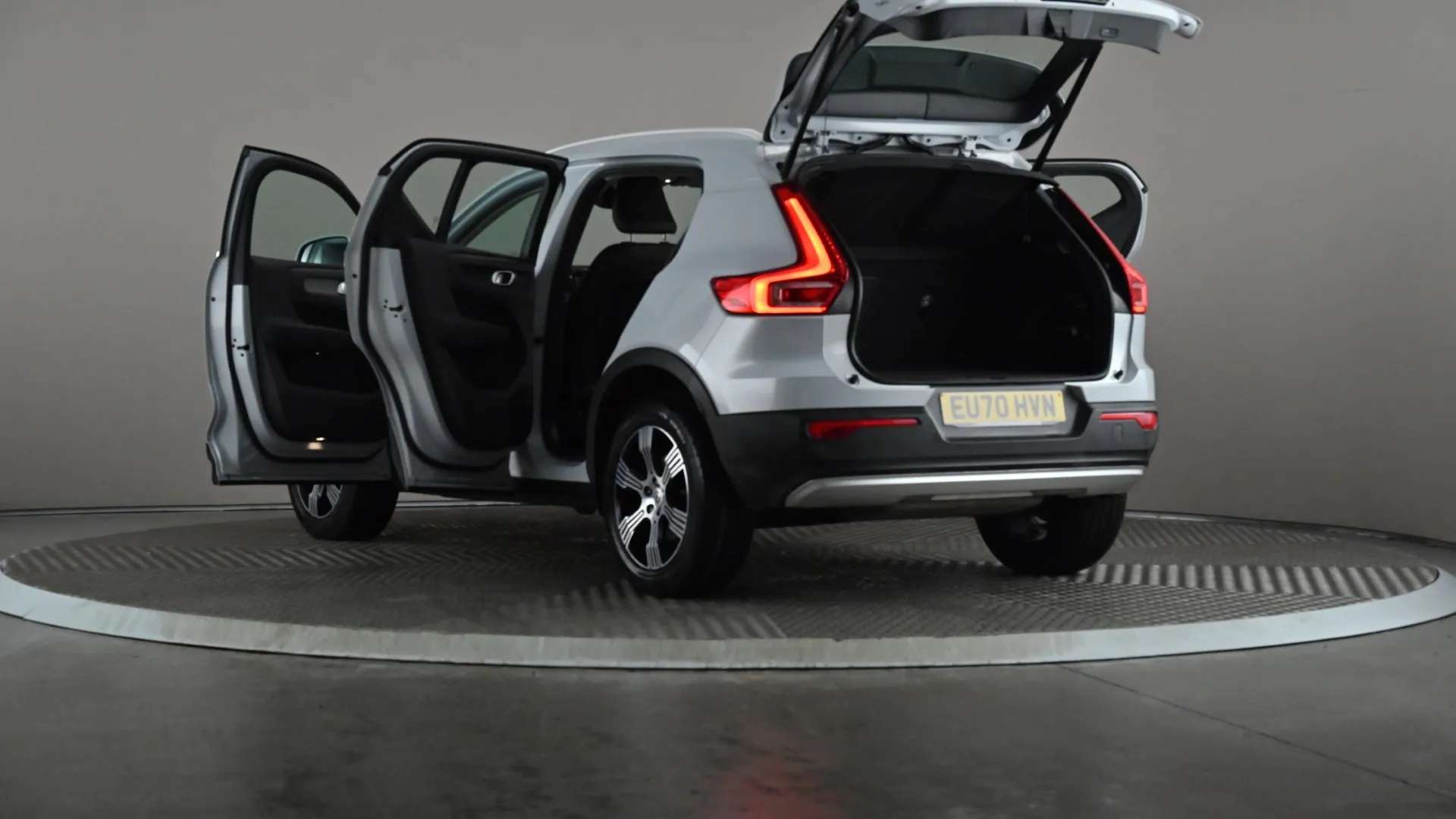 2020 VOLVO XC40 2020 VOLVO XC40