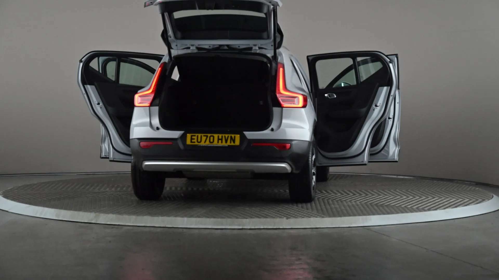 2020 VOLVO XC40 2020 VOLVO XC40