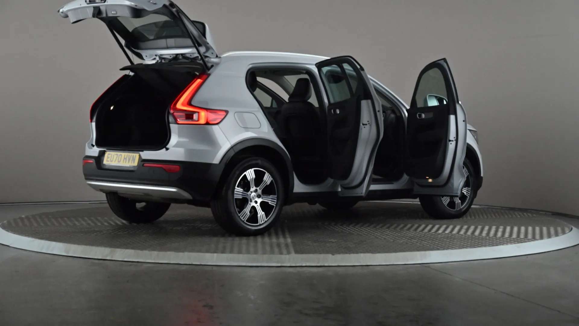 2020 VOLVO XC40 2020 VOLVO XC40