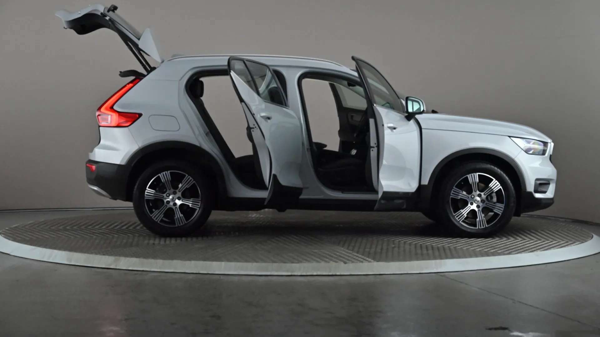 2020 VOLVO XC40 2020 VOLVO XC40