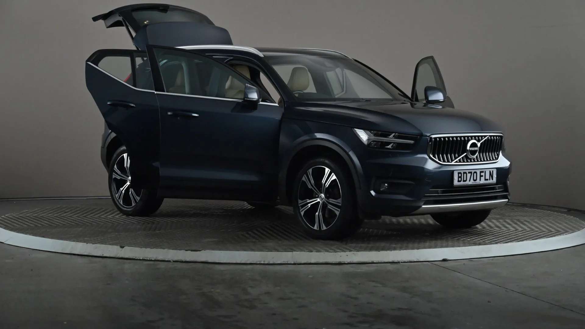 2020 VOLVO XC40 2020 VOLVO XC40