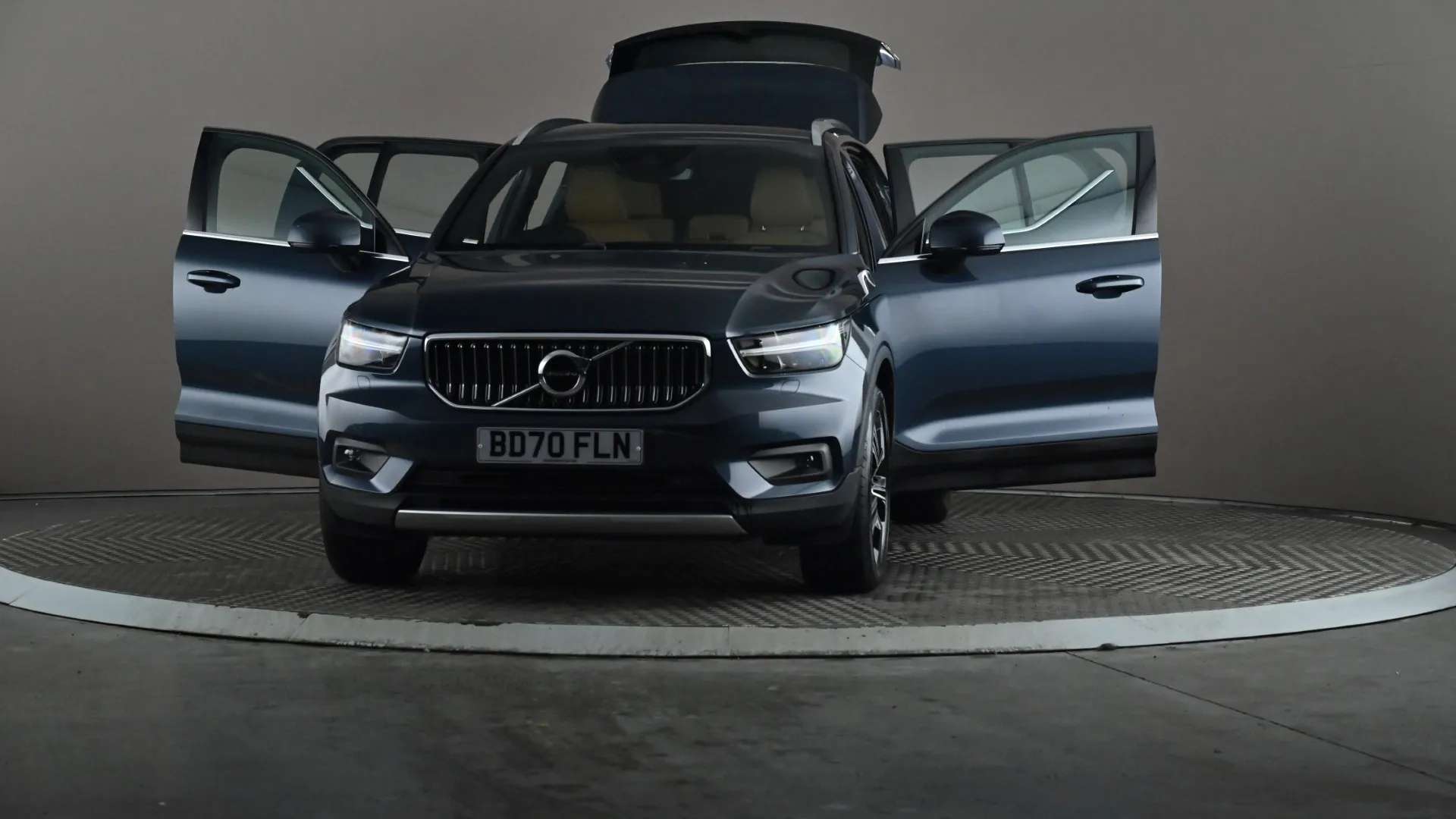 2020 VOLVO XC40 2020 VOLVO XC40