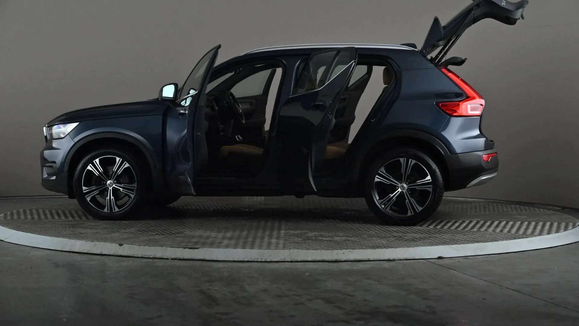 2020 VOLVO XC40 2020 VOLVO XC40