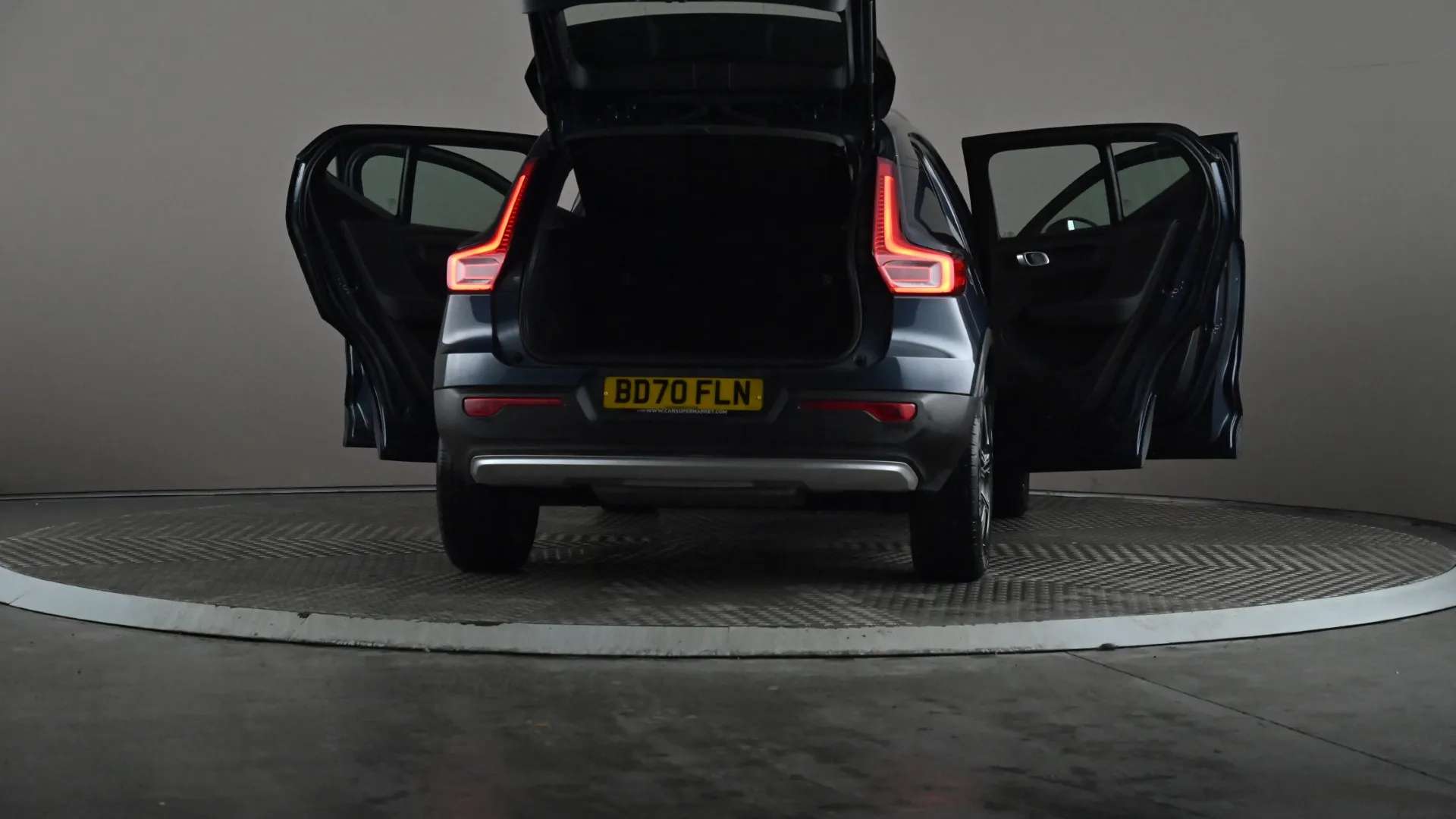 2020 VOLVO XC40 2020 VOLVO XC40