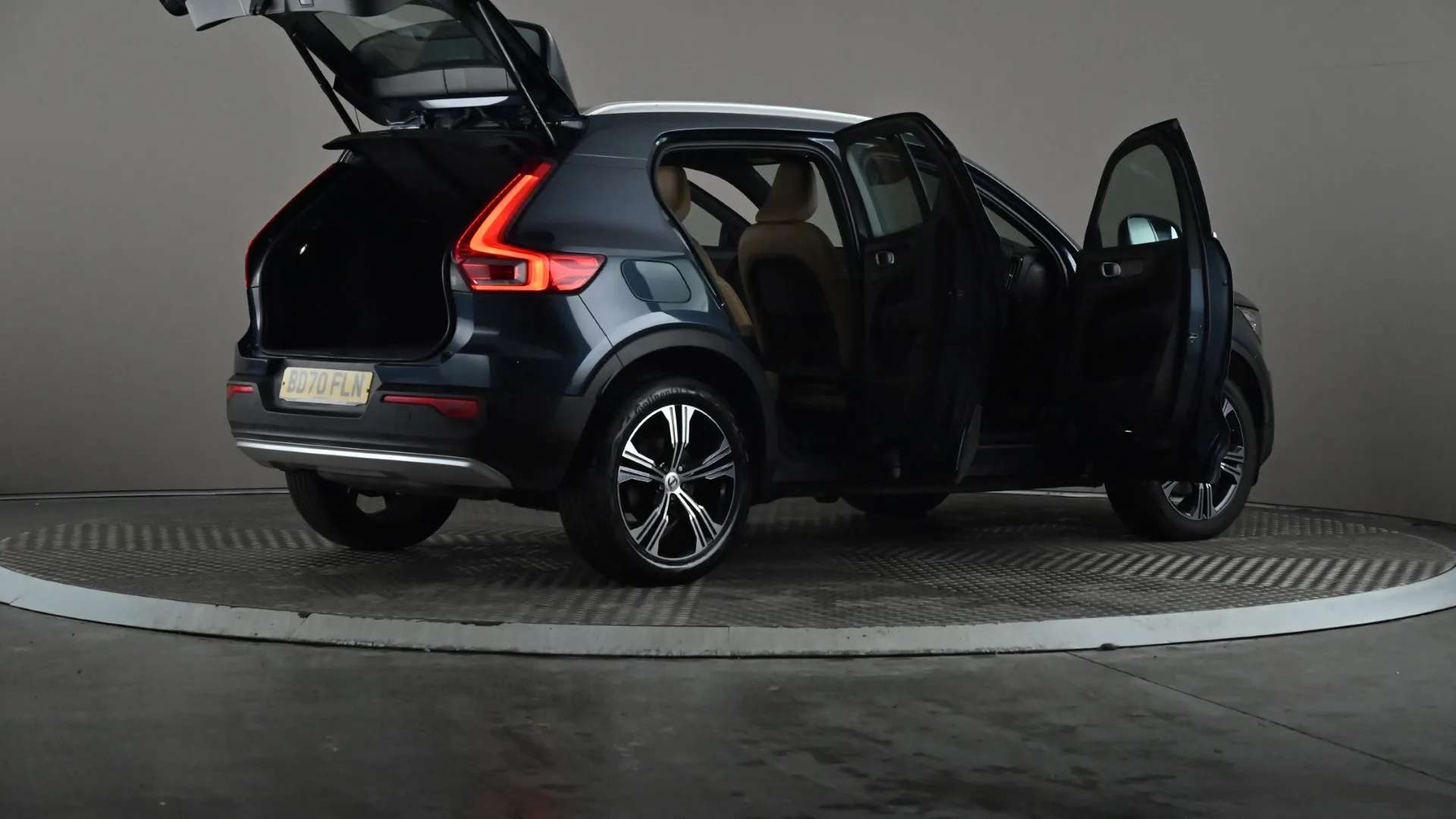 2020 VOLVO XC40 2020 VOLVO XC40