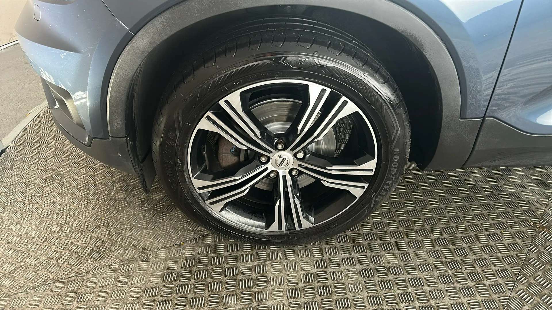 2020 VOLVO XC40 2020 VOLVO XC40