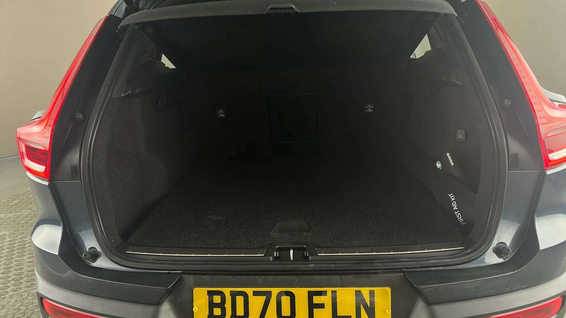 2020 VOLVO XC40 2020 VOLVO XC40