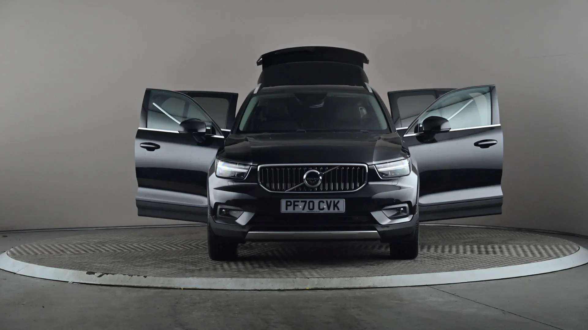 2020 VOLVO XC40 2020 VOLVO XC40