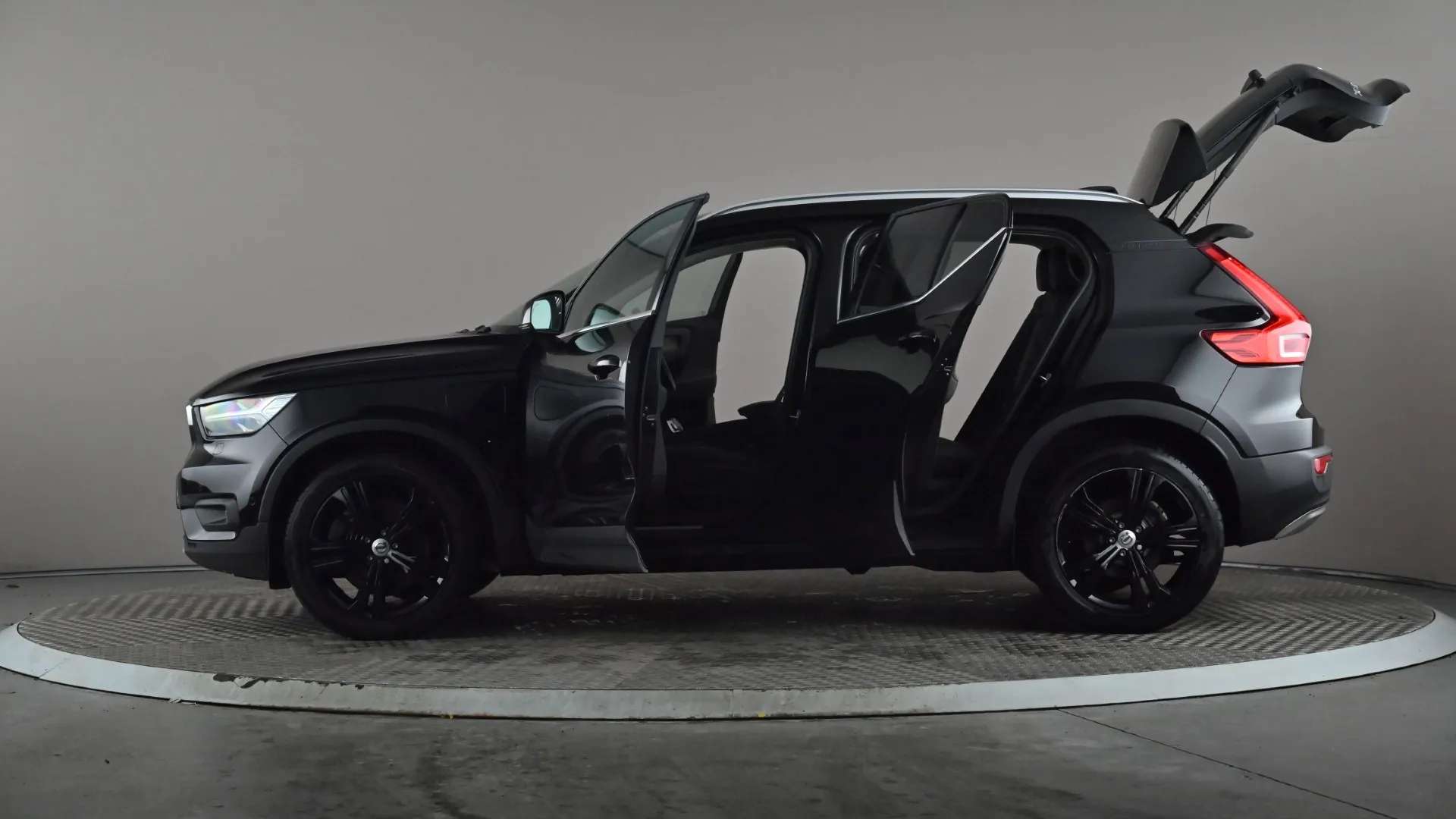 2020 VOLVO XC40 2020 VOLVO XC40