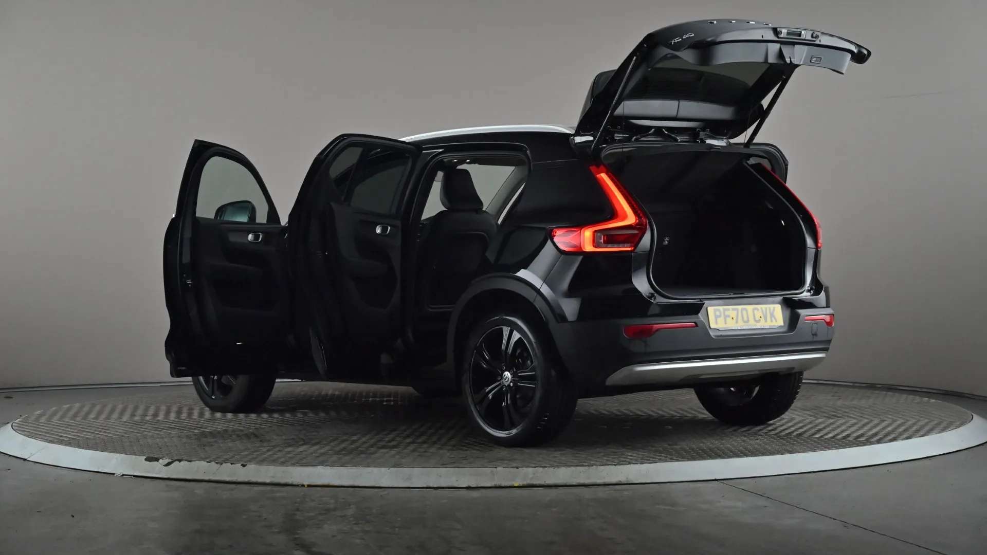 2020 VOLVO XC40 2020 VOLVO XC40