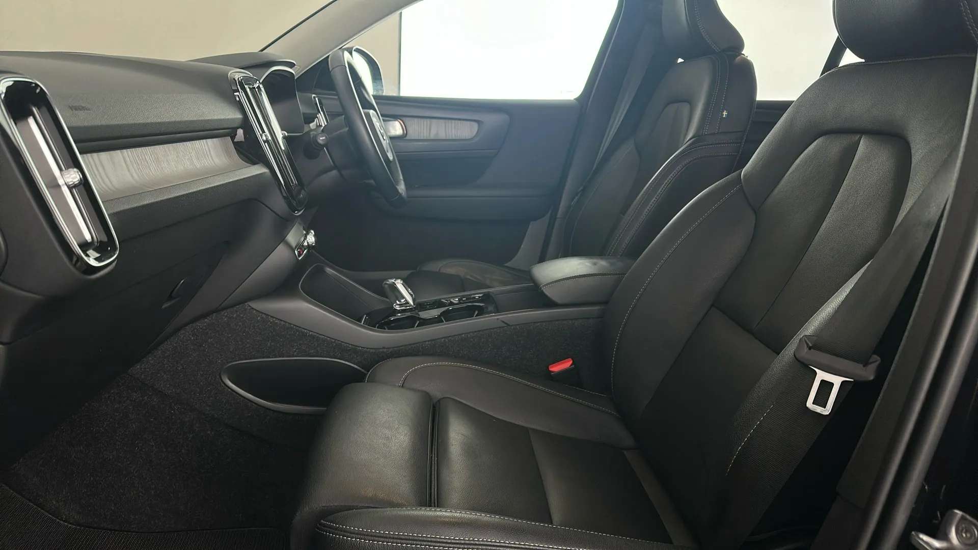 2020 VOLVO XC40 2020 VOLVO XC40