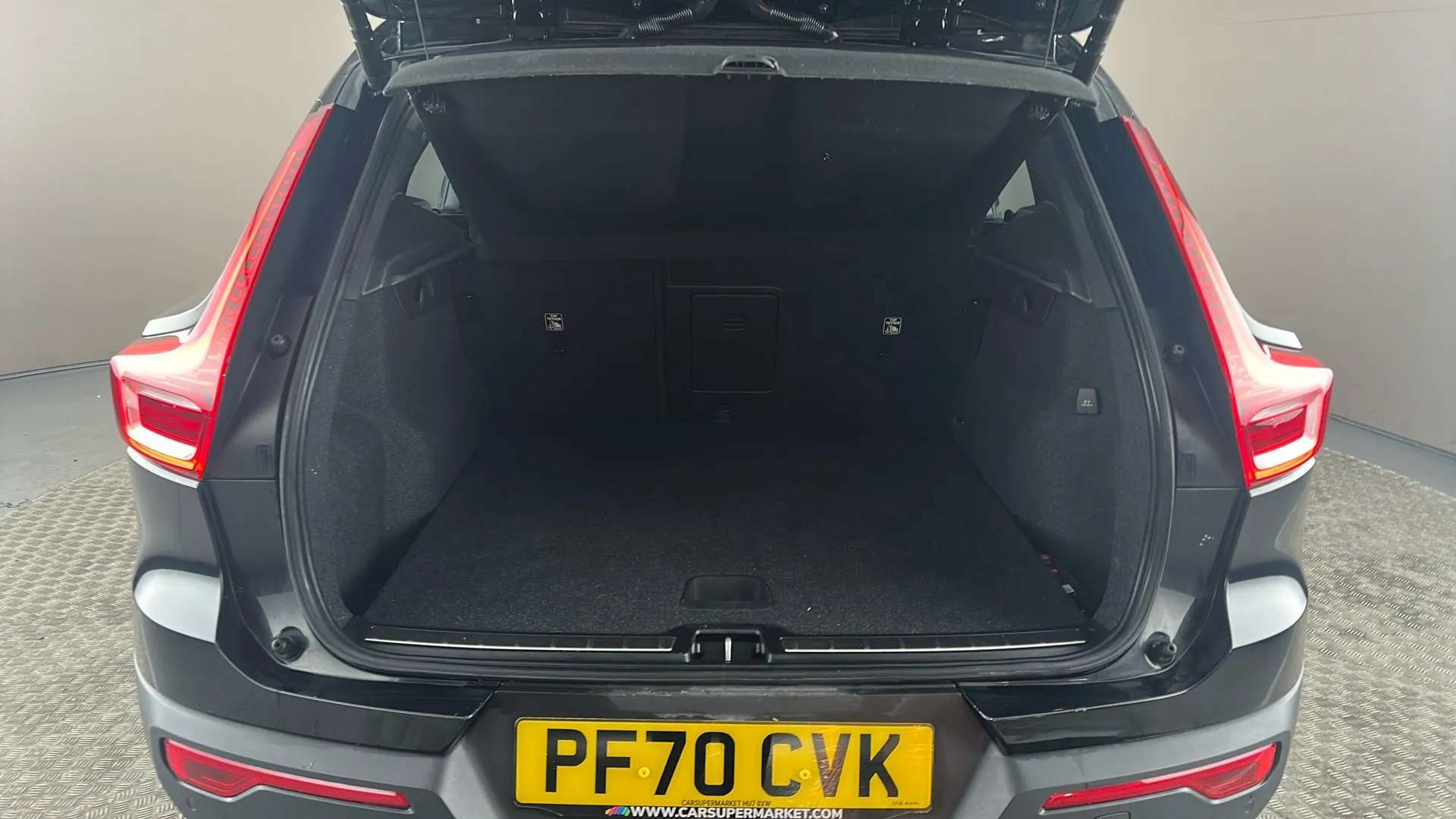 2020 VOLVO XC40 2020 VOLVO XC40