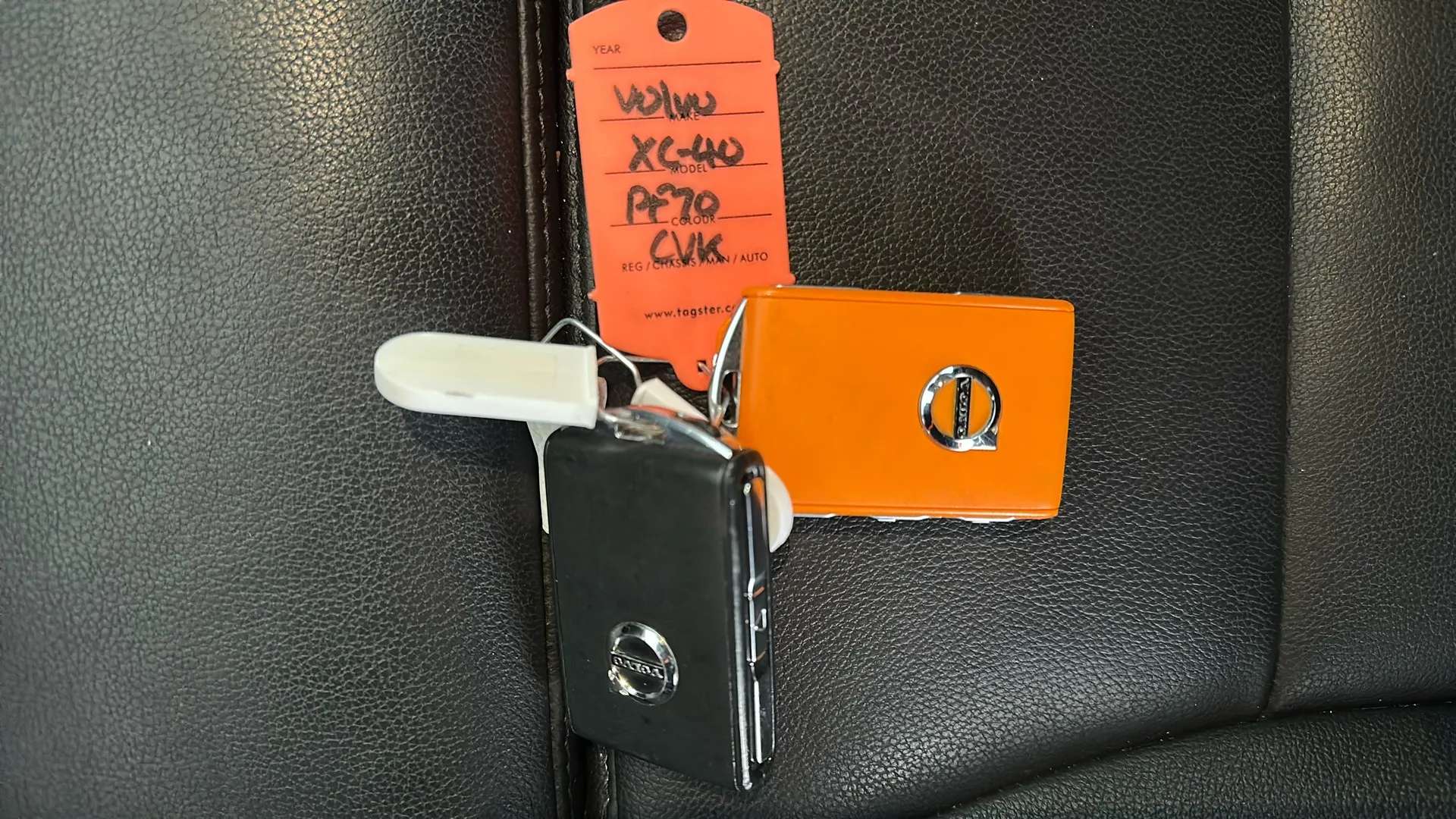 2020 VOLVO XC40 2020 VOLVO XC40