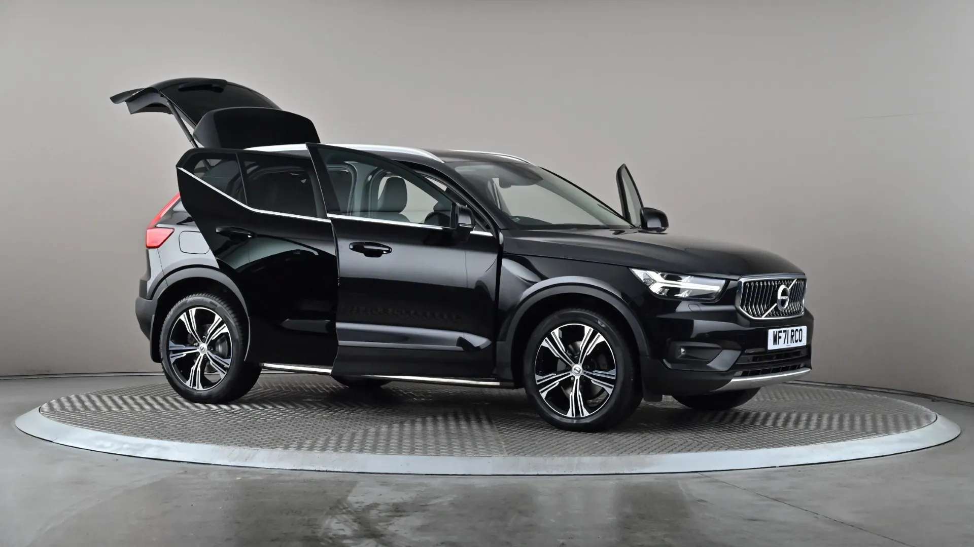 2021 VOLVO XC40 2021 VOLVO XC40