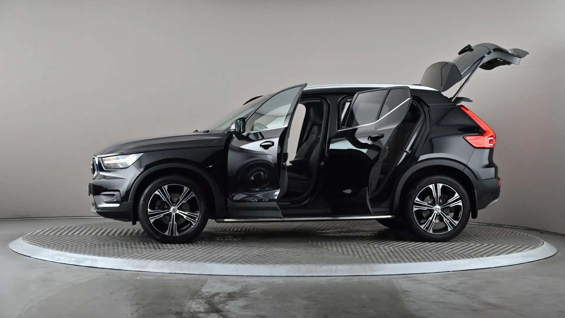 2021 VOLVO XC40 2021 VOLVO XC40